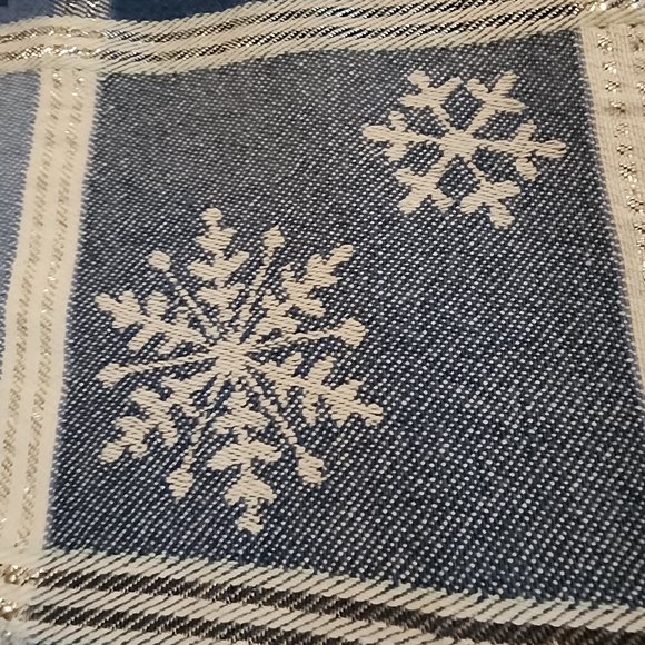 COTTON SNOWFLAKE PATTERN OBLONG TABLECLOTH BLUE WHITE SILVER - Picture 7 of 10